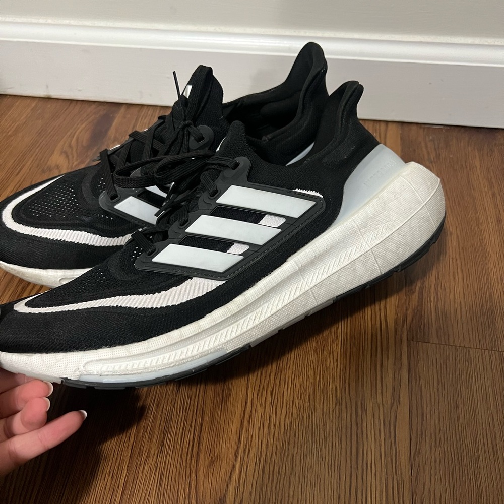Adidas Core Black / Cloud White / Core Black Ultraboost Light Sneakers Size 11 - Picture 3 of 8